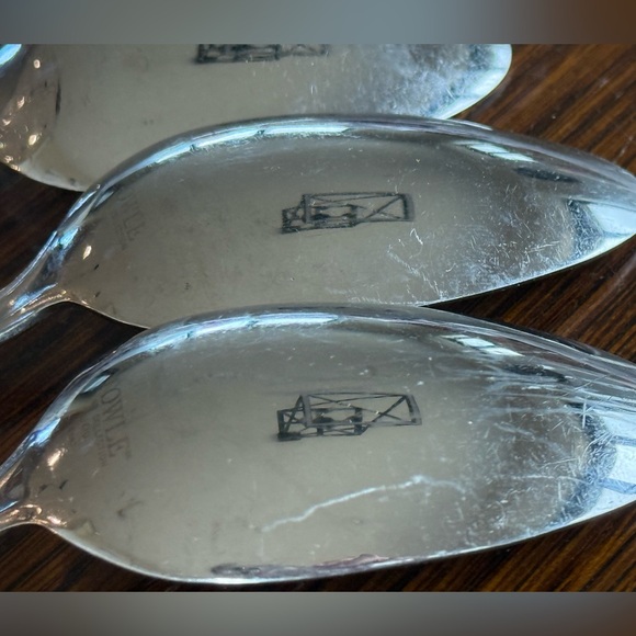 TOWLE 18/0 LIVING COLLECTION Zoe 11 pieces Fork Spoon knife serving spoon & fork - Picture 8 of 11